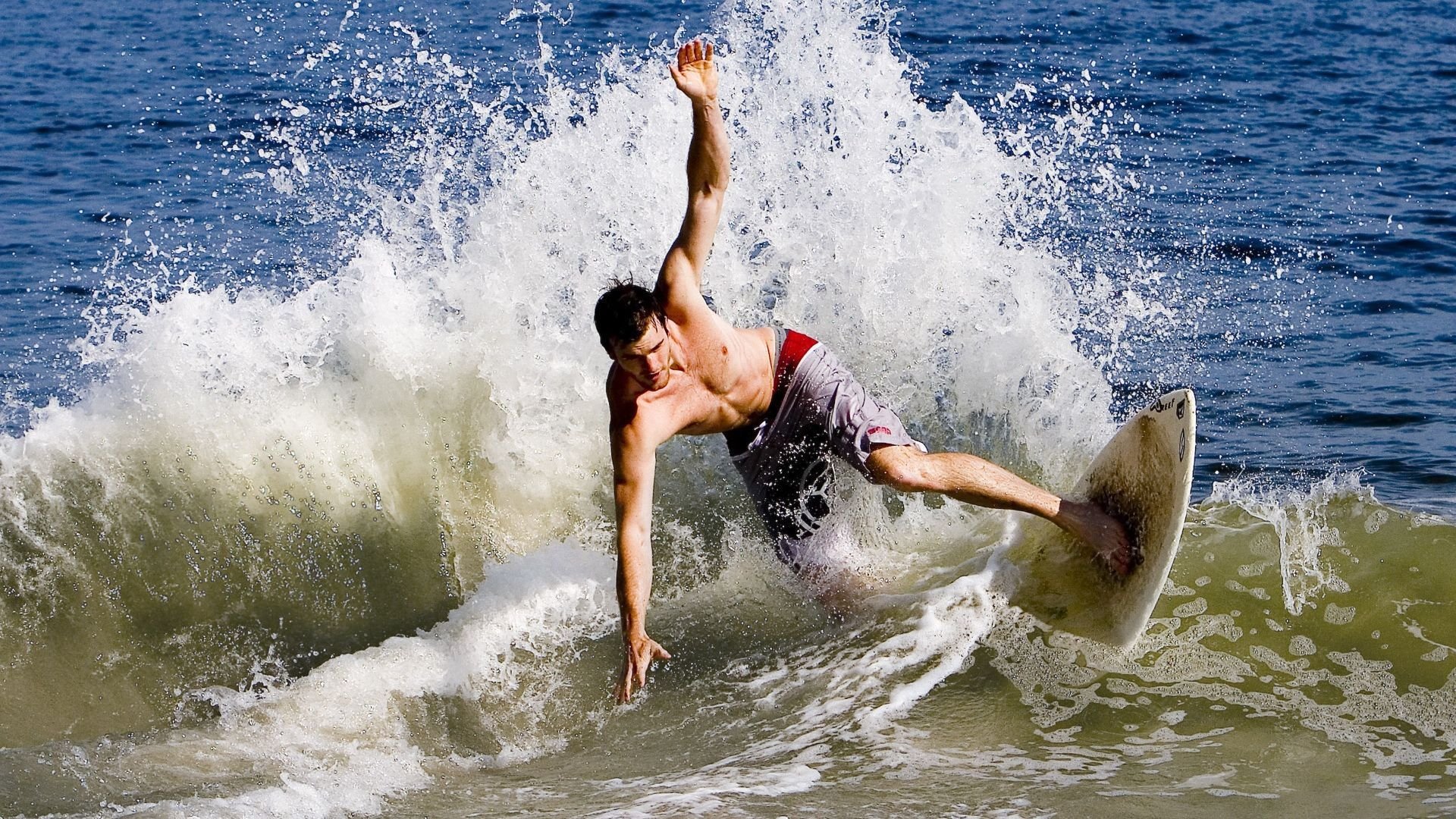 吴宜泽的惊艳表现逆转特鲁姆普,斯诺克国锦赛决出8强选手。,斯诺克吴宜泽排名