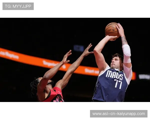 东契奇背身中投轻松命中，独行侠继续加速