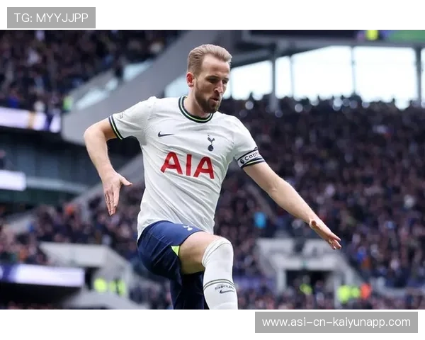 凯恩前插接球稳稳卸下，热刺前场衔接丝滑自然